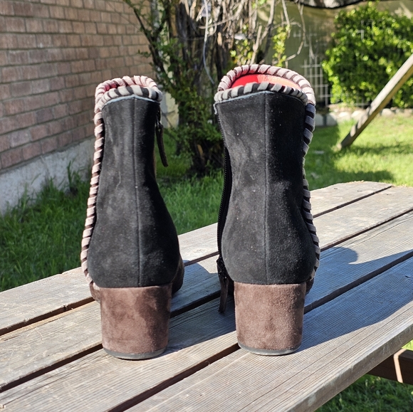 Pas De Rouge suede ankle boots - Picture 9 of 10